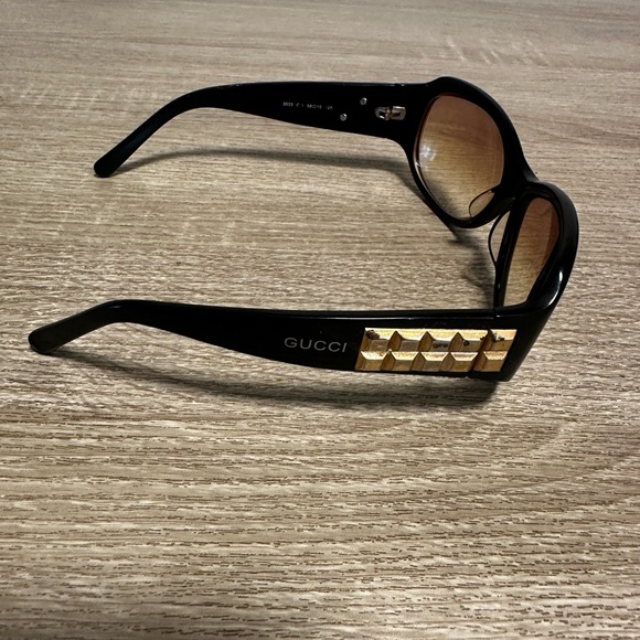 💯Authentic Gucci Black/Gold-tone Sunglasses-Vintage but in great used condition - Picture 6 of 10